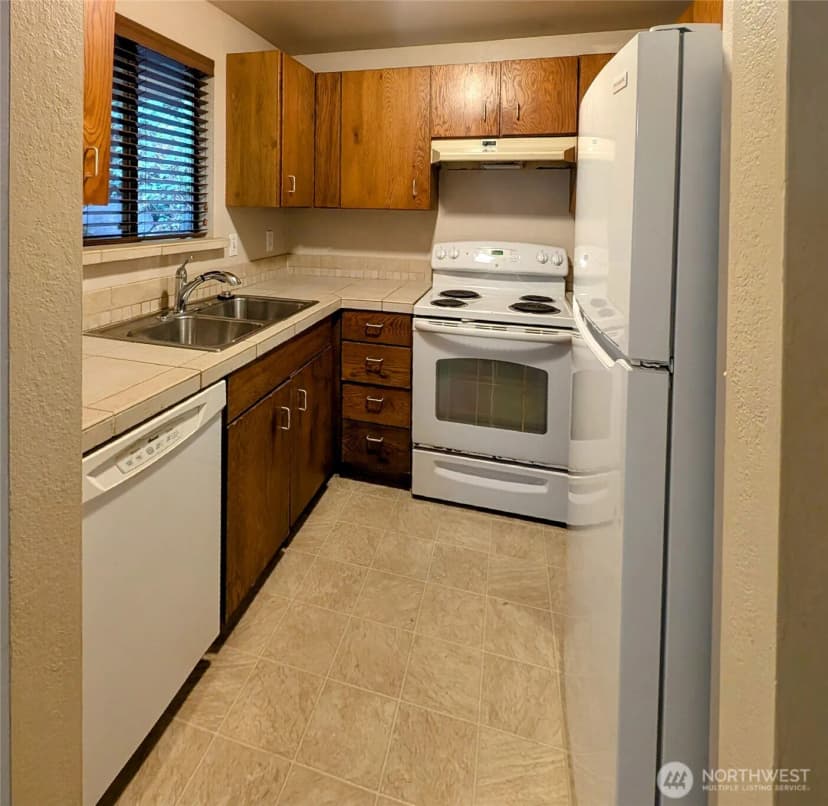 Property photo for 1627 Ne 199th Place, Shoreline photo 5