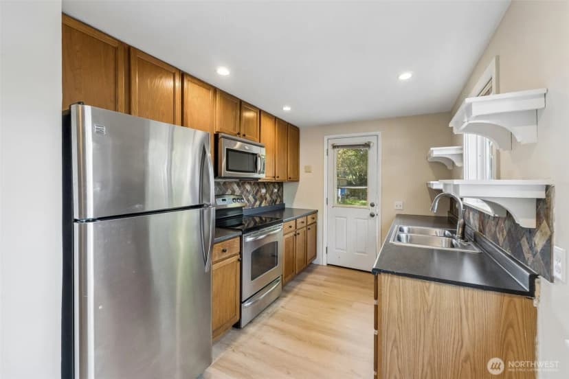 Property photo for 627 Sw 106th Street, Seattle photo 7