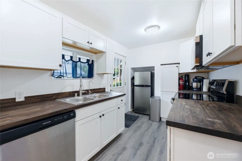 Property photo for 45940 Albert Street, Concrete photo 8