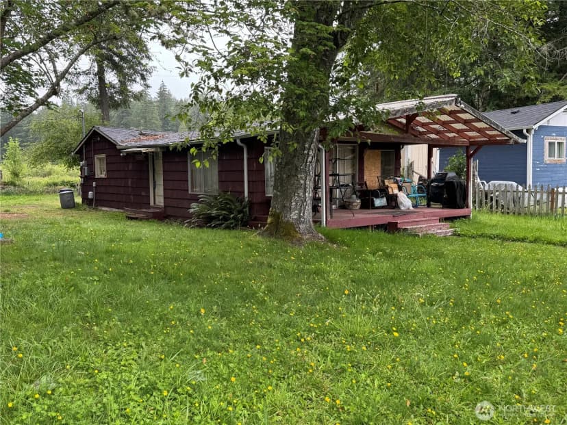 Property photo for 32118 Benbow Drive E, Graham