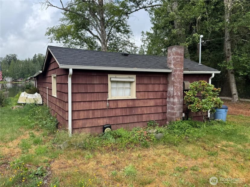 Property photo for 32118 Benbow Drive E, Graham photo 3