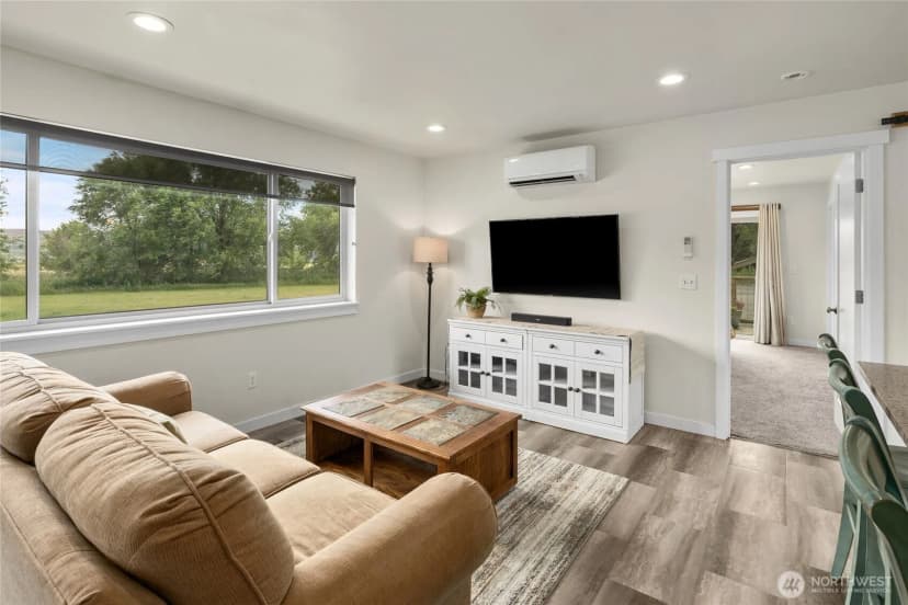 Property photo for 308 W 1st Avenue, Kittitas photo 6