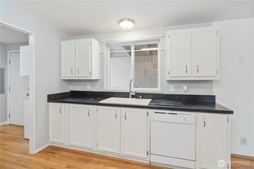 Property photo for 600 Ne Saturn Lane, Bremerton photo 8