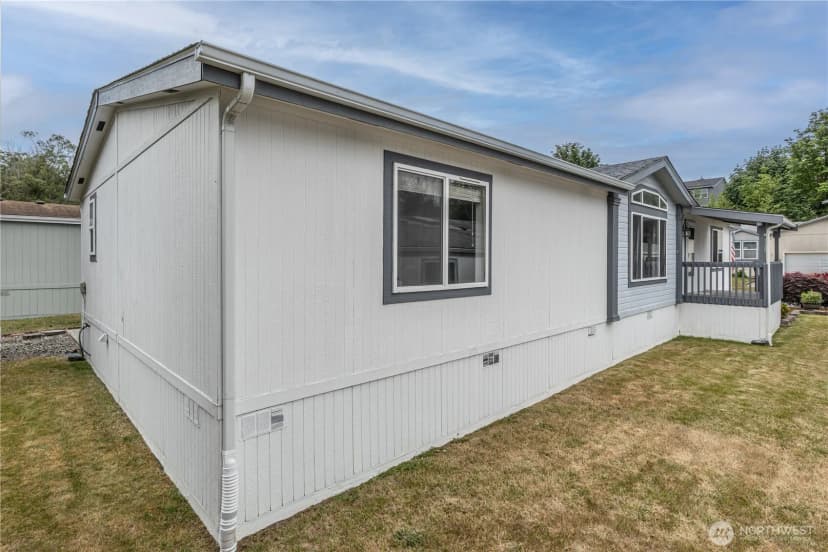 Property photo for 600 Ne Saturn Lane, Bremerton photo 2