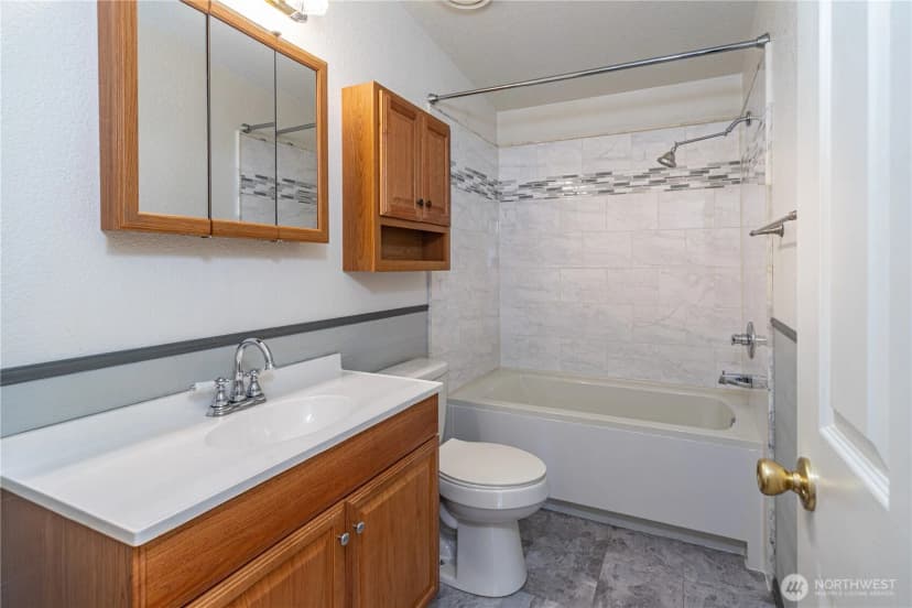 Property photo for 600 Ne Saturn Lane, Bremerton photo 18
