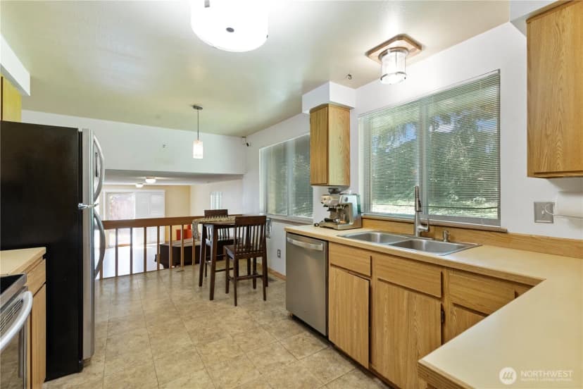 Property photo for 36521 25th Avenue S, Federal Way photo 10