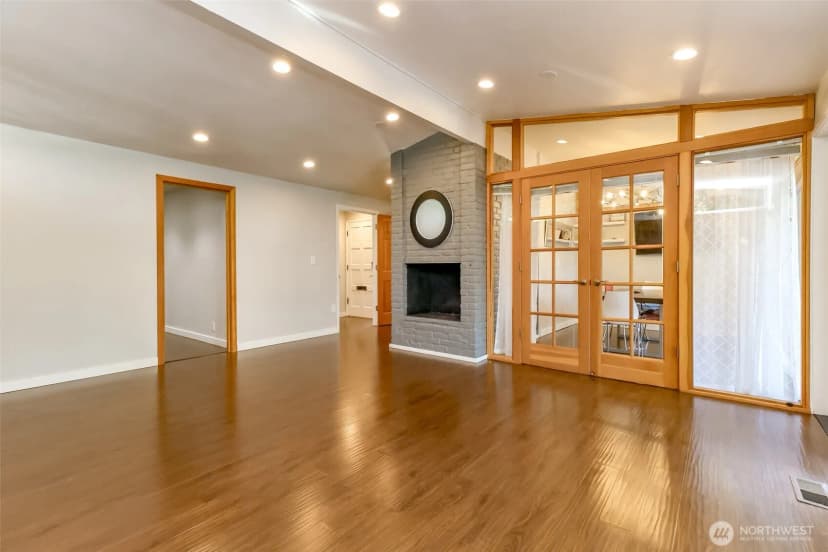 Property photo for 11418 Ne 19th Street, Bellevue photo 6