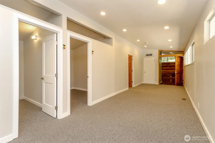 Property photo for 11418 Ne 19th Street, Bellevue photo 17