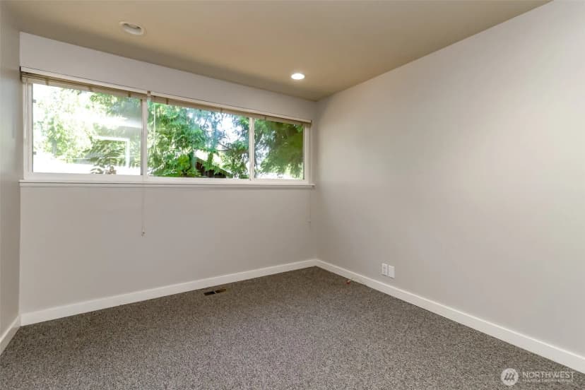 Property photo for 11418 Ne 19th Street, Bellevue photo 10