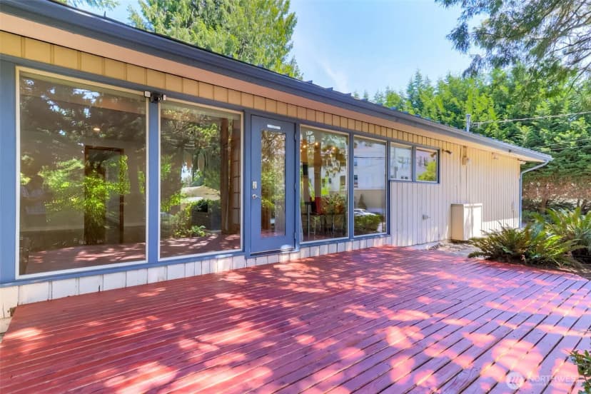 Property photo for 11418 Ne 19th Street, Bellevue photo 2