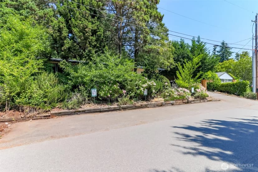 Property photo for 11418 Ne 19th Street, Bellevue photo 24