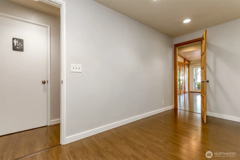 Property photo for 11418 Ne 19th Street, Bellevue photo 9