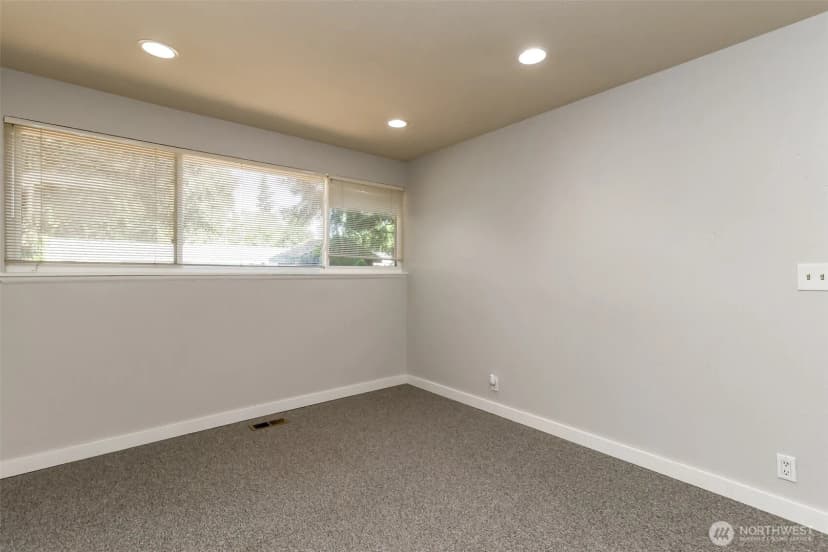 Property photo for 11418 Ne 19th Street, Bellevue photo 13