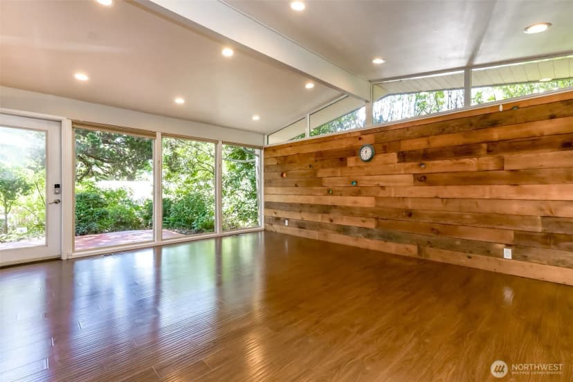Property photo for 11418 Ne 19th Street, Bellevue photo 3