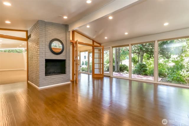 Property photo for 11418 Ne 19th Street, Bellevue photo 5