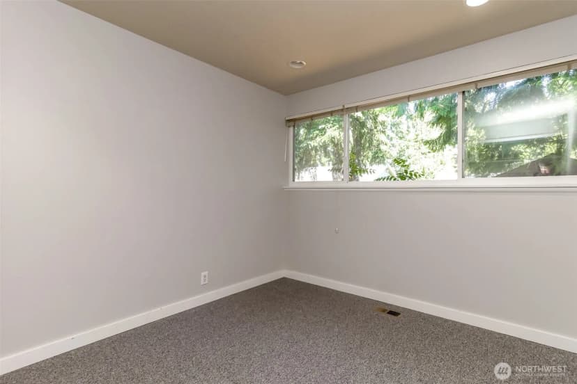 Property photo for 11418 Ne 19th Street, Bellevue photo 11
