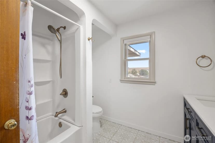 Property photo for 206 E 4th Street, Lind photo 13