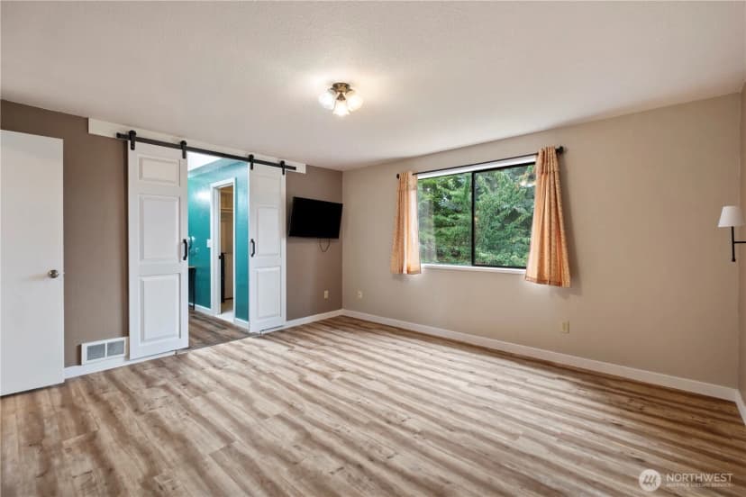 Property photo for 8906 10th Drive Se, Everett photo 22