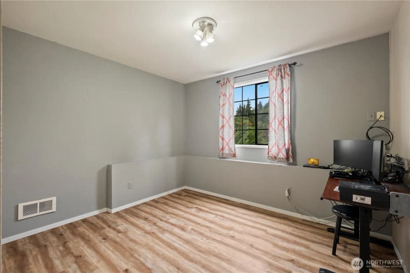 Property photo for 8906 10th Drive Se, Everett photo 12