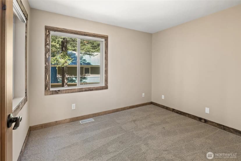 Property photo for 221 W Lakedale Drive, Ronald photo 11