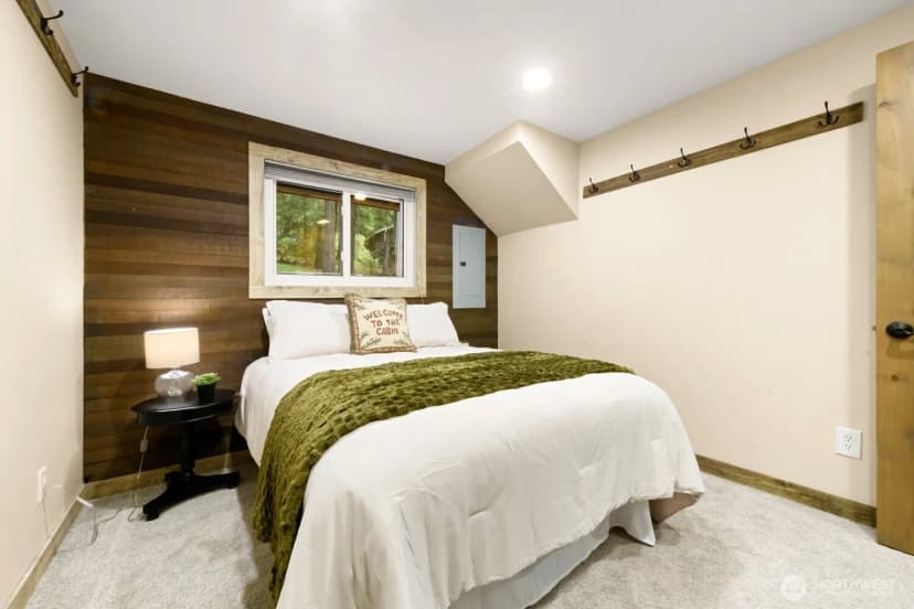 Property photo for 221 W Lakedale Drive, Ronald photo 15