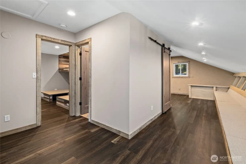 Property photo for 221 W Lakedale Drive, Ronald photo 22