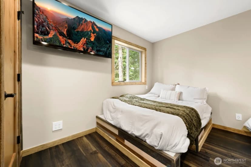 Property photo for 221 W Lakedale Drive, Ronald photo 23