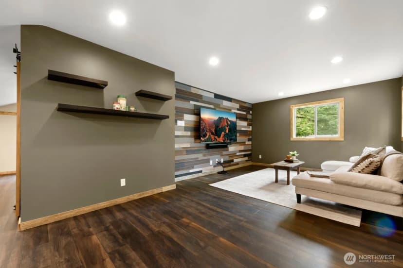 Property photo for 221 W Lakedale Drive, Ronald photo 20