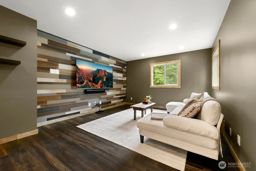 Property photo for 221 W Lakedale Drive, Ronald photo 19