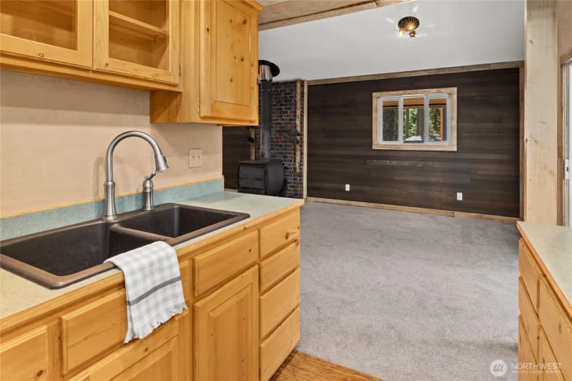 Property photo for 221 W Lakedale Drive, Ronald photo 13