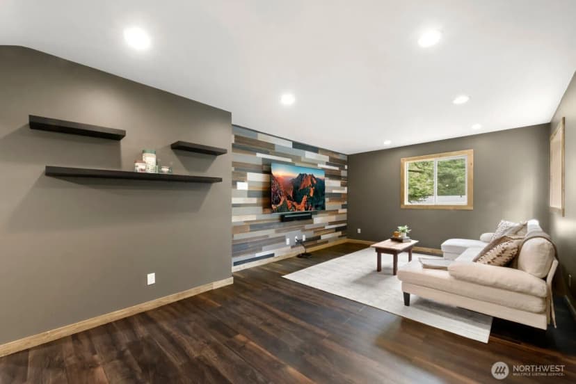 Property photo for 221 W Lakedale Drive, Ronald photo 18