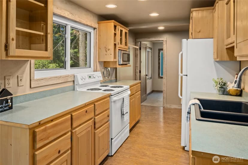 Property photo for 221 W Lakedale Drive, Ronald photo 14