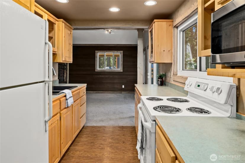 Property photo for 221 W Lakedale Drive, Ronald photo 12