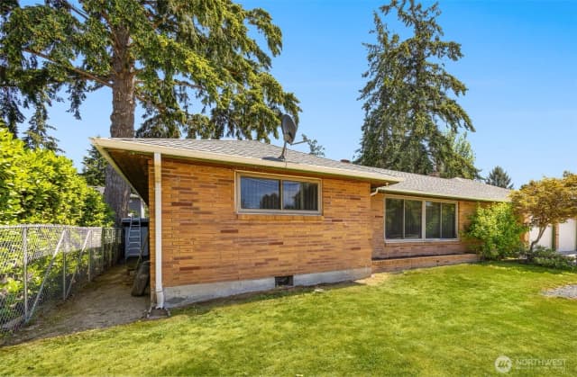 Property photo for 24608 Marine View Drive S, Des Moines