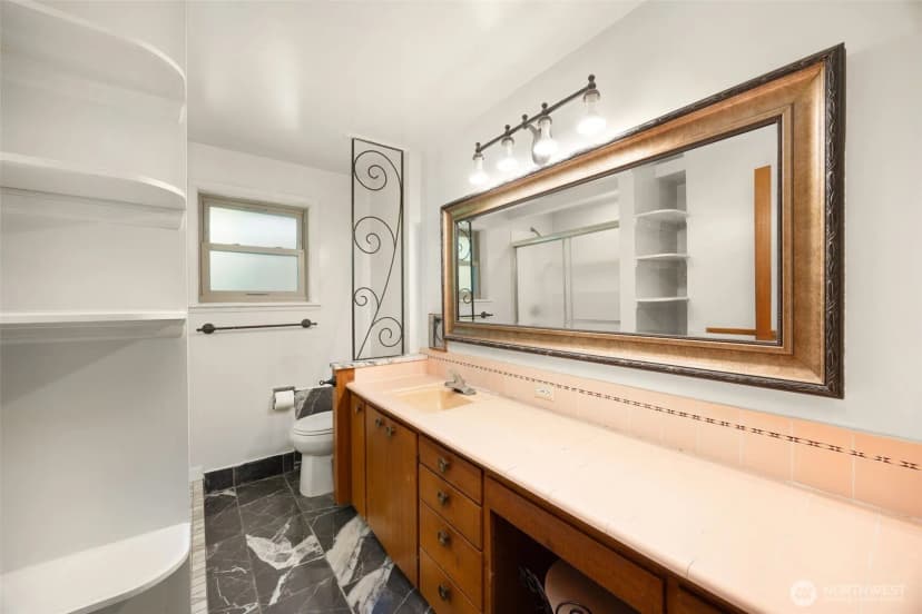 Property photo for 24608 Marine View Drive S, Des Moines photo 11