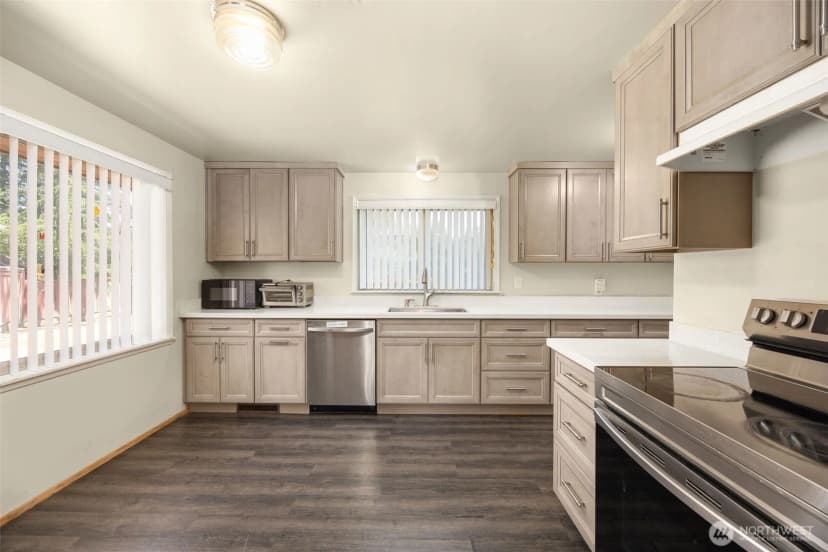 Property photo for 24608 Marine View Drive S, Des Moines photo 6