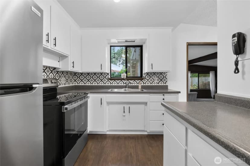 Property photo for 605 S 304th Street, Federal Way photo 11