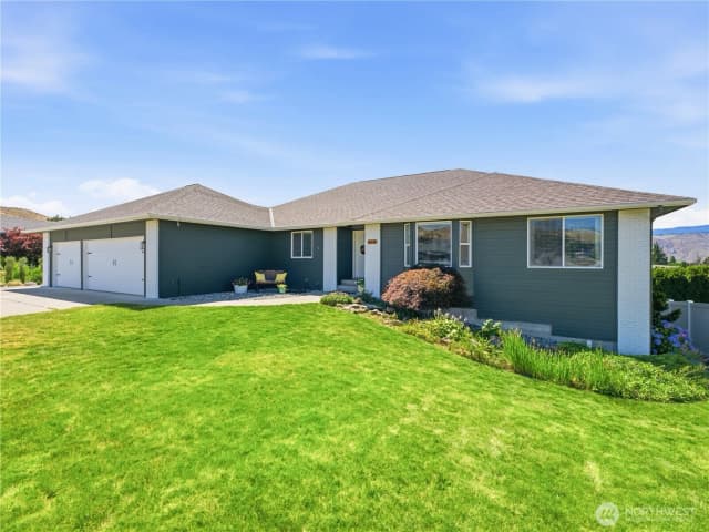 Property photo for 618 Clarissa Lane, East Wenatchee photo 2