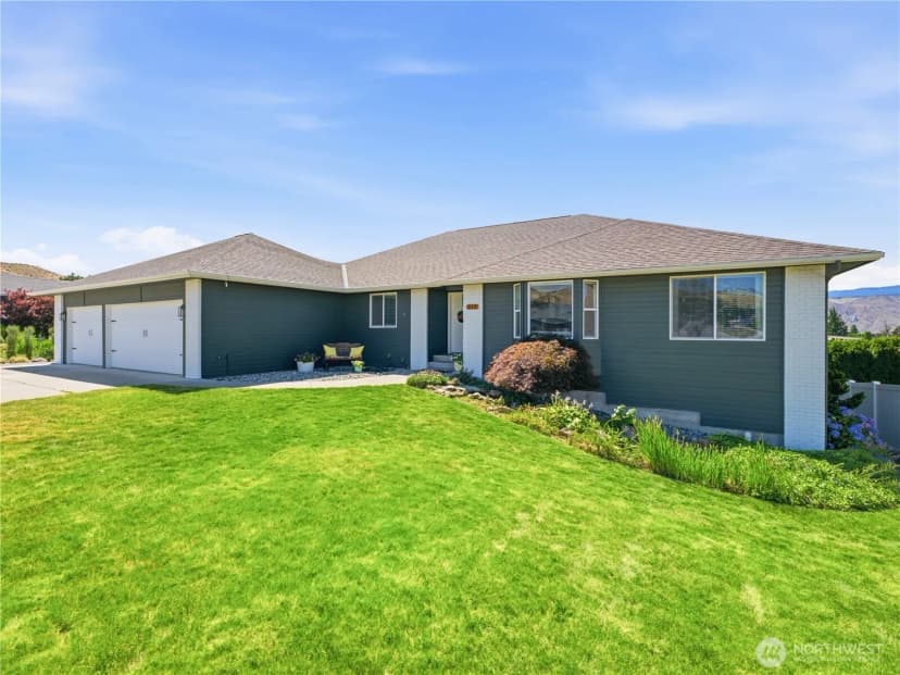 Property photo for 618 Clarissa Lane, East Wenatchee photo 2