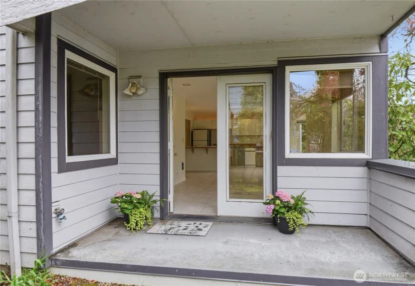 Property photo for 4811 Phinney Avenue N #101, Seattle photo 2
