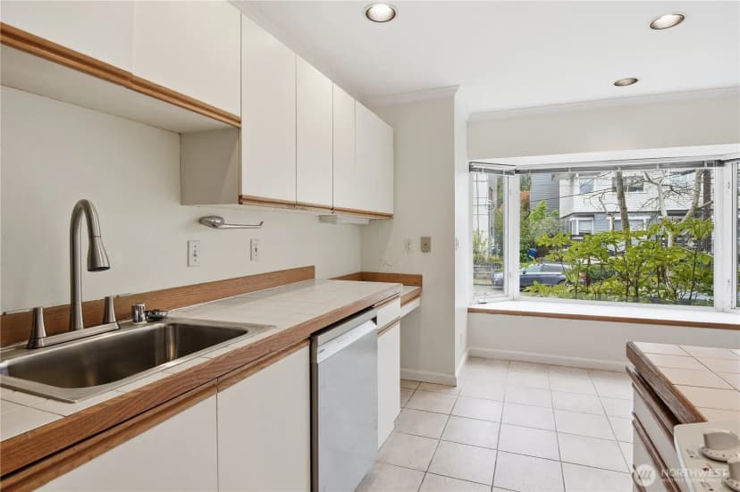 Property photo for 4811 Phinney Avenue N #101, Seattle photo 10