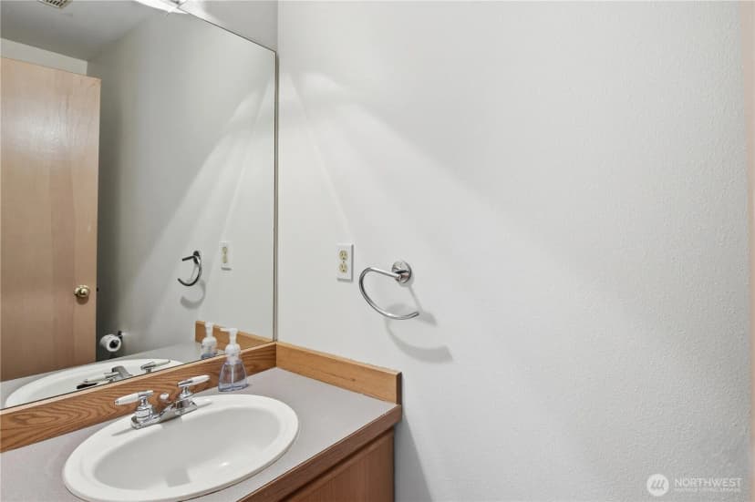 Property photo for 4811 Phinney Avenue N #101, Seattle photo 22