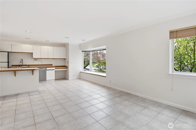 Property photo for 4811 Phinney Avenue N #101, Seattle photo 11