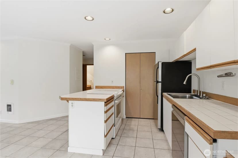 Property photo for 4811 Phinney Avenue N #101, Seattle photo 9