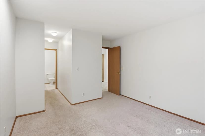Property photo for 4811 Phinney Avenue N #101, Seattle photo 15