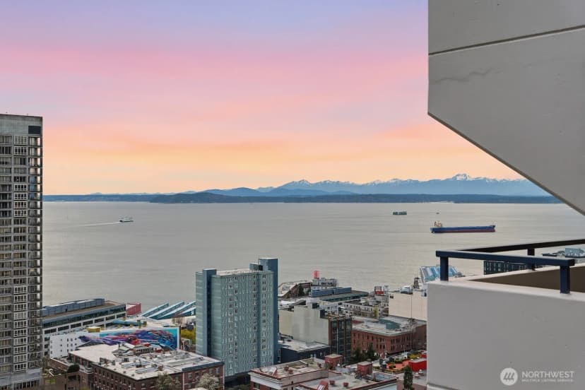 Property photo for 2100 3rd Avenue #2601, Seattle photo 3