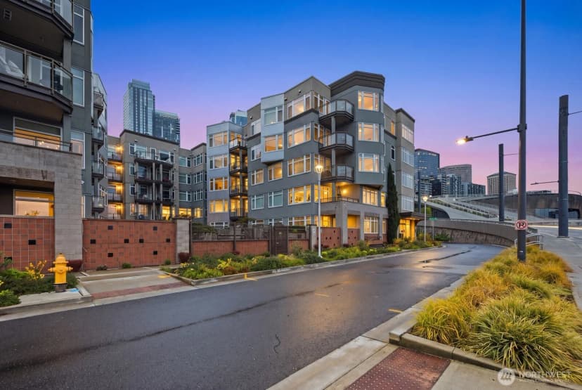 Property photo for 1900 Alaskan Way #316, Seattle photo 3
