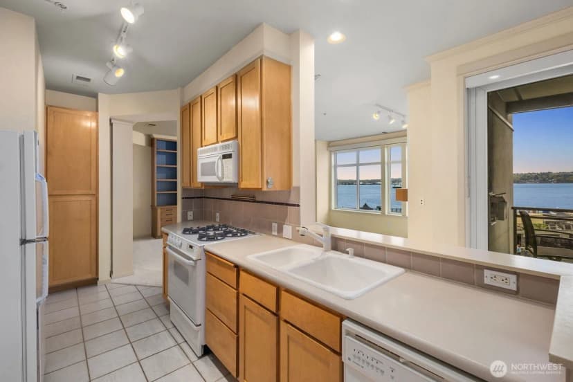 Property photo for 1900 Alaskan Way #316, Seattle photo 18