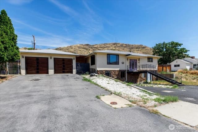 Property photo for 801 Tulip Street, Coulee Dam