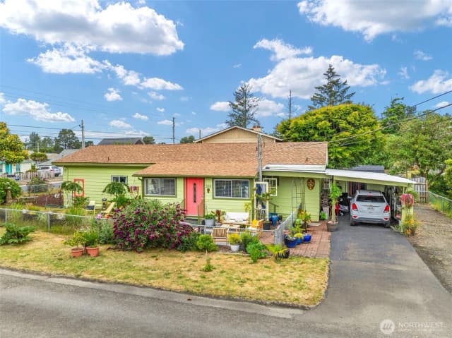 Property photo for 200 17th Street Se, Long Beach